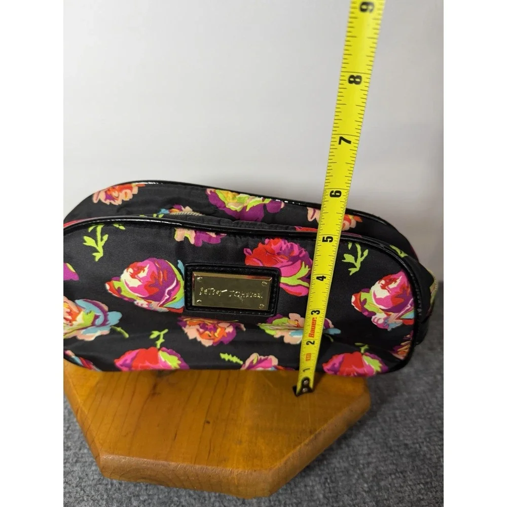 Betsey Johnson Floral Cosmetic Bag Black Multi Roses‎ Print make up Travel Case